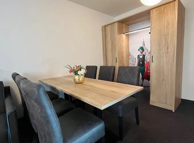 Modernes Mit Blick Zur Frauenkirche دريسدن