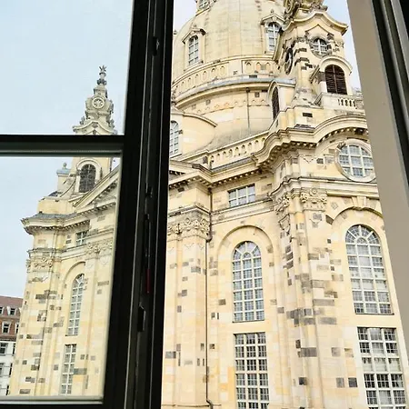 Modernes Mit Blick Zur Frauenkirche *