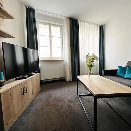 Modernes Mit Blick Zur Frauenkirche * 德累斯顿