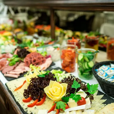 Modernes Mit Blick Zur Frauenkirche * 德累斯顿