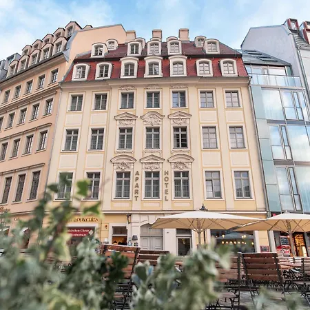 Modernes Mit Blick Zur Frauenkirche Dresden