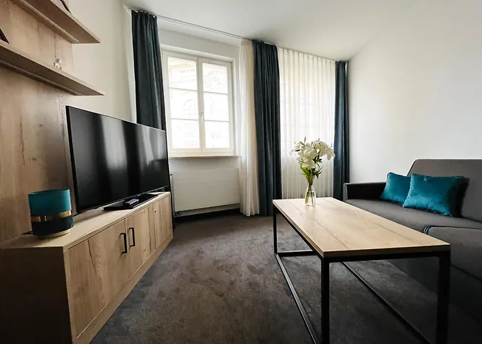 Modernes Mit Blick Zur Frauenkirche * Дрезден