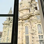 Modernes Mit Blick Zur Frauenkirche *